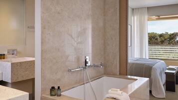 Regadera, amenidades de baño gratuitas, toallas