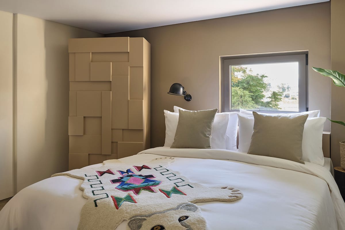 1 bedroom, premium bedding, in-room safe, desk
