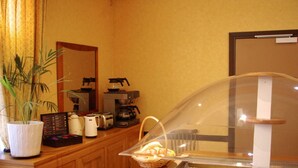 A breakfast area with a coffee machine, toaster, and a buffet display. - Le Skippy (Saint-Pierre-des-Corps)