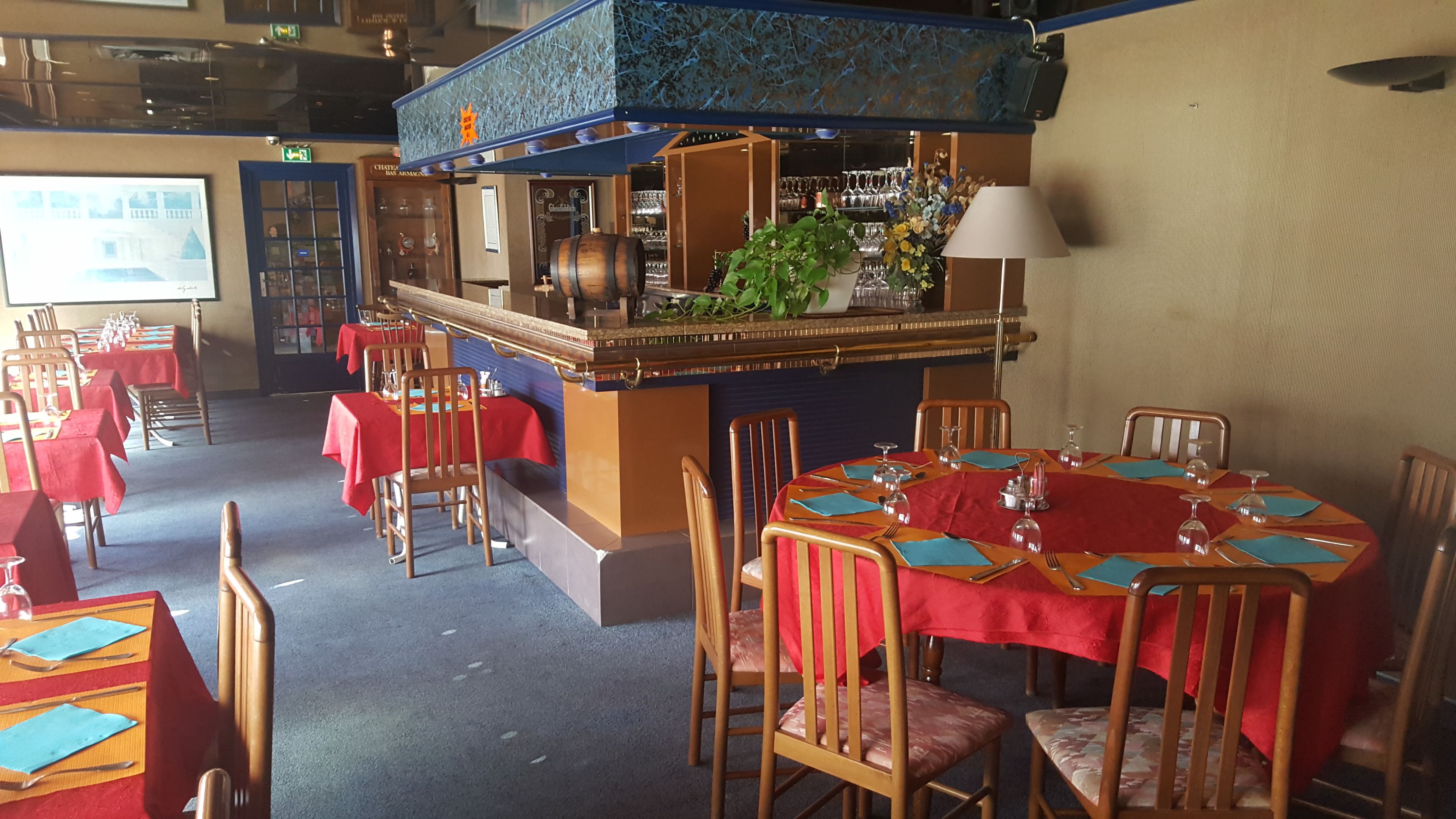 lunch and dinner served, french cuisine