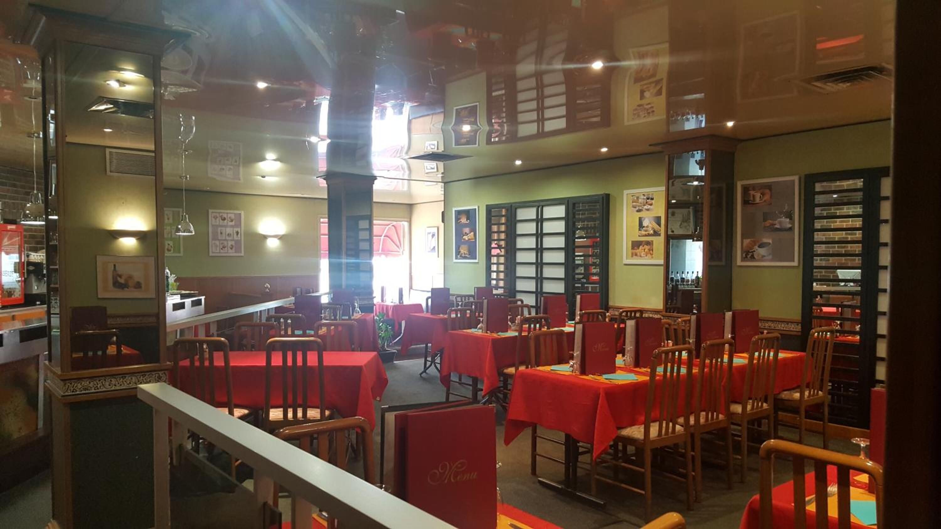 lunch and dinner served, french cuisine