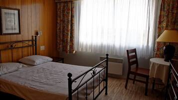 Double Room | Individually decorated, desk, iron/ironing board, rollaway beds
