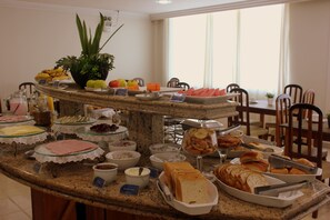 朝食ビュッフェ