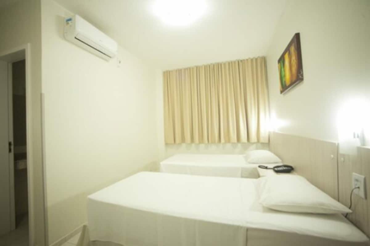 Ropa de cama hipoalergénica, minibar, escritorio y wifi gratis