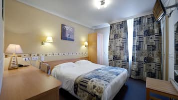 Standard Double Room | Desk, free cribs/infant beds, rollaway beds, free WiFi