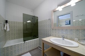 Free toiletries, hair dryer