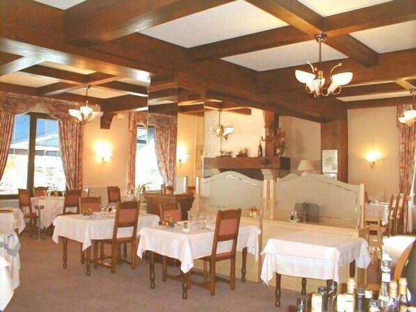Lunch and dinner served, Regional cuisine