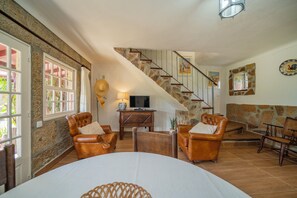 Apartment, 2 Bedrooms | Living area