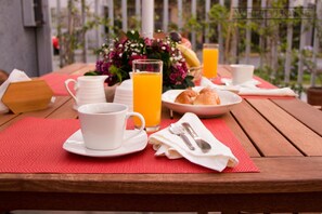 Outdoor dining - White House Peru (Lima)