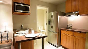 Suite, 1 King Bed | Private kitchenette