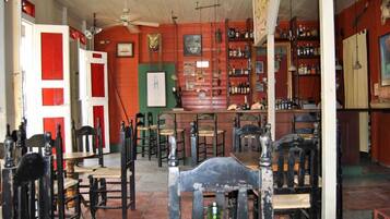 Breakfast, lunch, dinner served; international cuisine