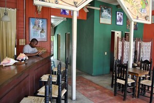 供应早餐、午餐和晚餐，国际美食