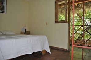 Standardzimmer | Zimmersafe, kostenloses WLAN, Bettwäsche