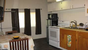 Standard Duplex, Multiple Beds, Non Smoking, No pet, Kitchen (Queen & Double, Full Kitchen- Duplex) | Private kitchen | Fridge, microwave, coffee/tea maker, dining tables