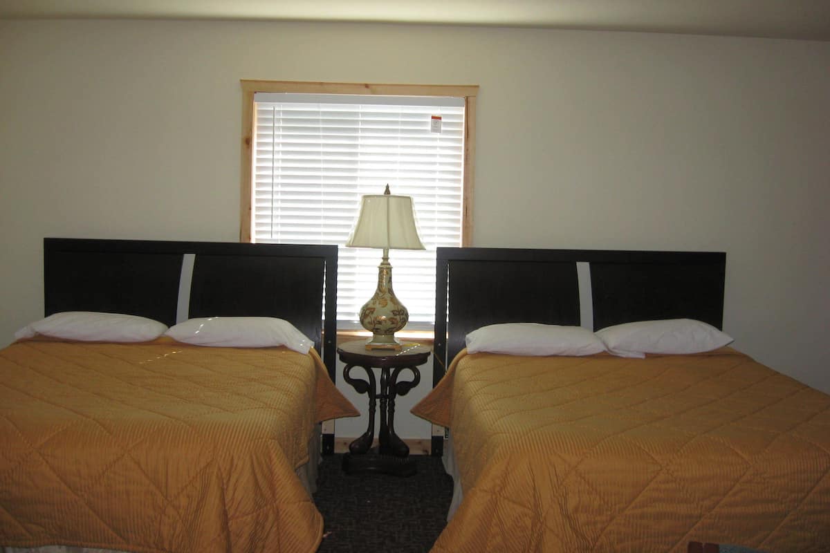 Kamar Standar, Beberapa Tempat Tidur, Bebas Asap Rokok, dapur (2 Queens 1 Twin with Full Kitchen) | 1 kamar tidur, Wi-Fi gratis, dan seprai linen