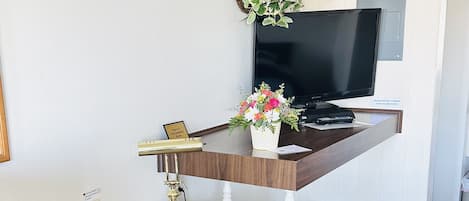 Habitación estándar, 2 camas Queen size | Escritorio, wifi gratis y ropa de cama