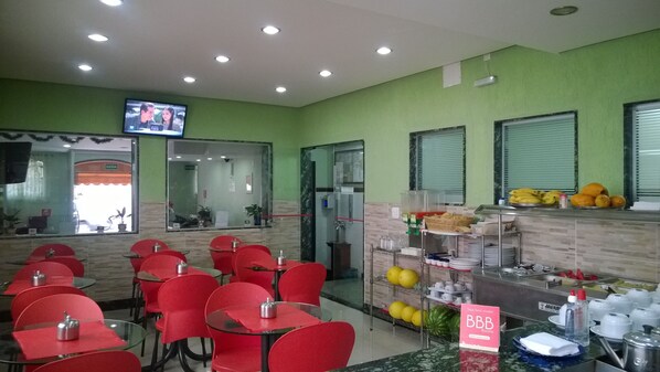 Colazione a buffet inclusa, servita tutte le mattine 