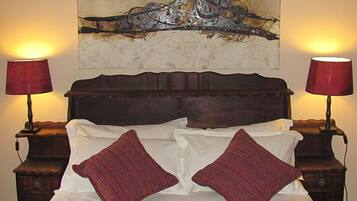 Comfort Room (4) | 1 bedroom, bed sheets