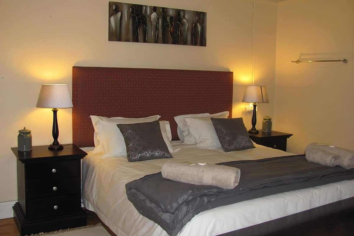Deluxe Room (1) | 1 bedroom, bed sheets