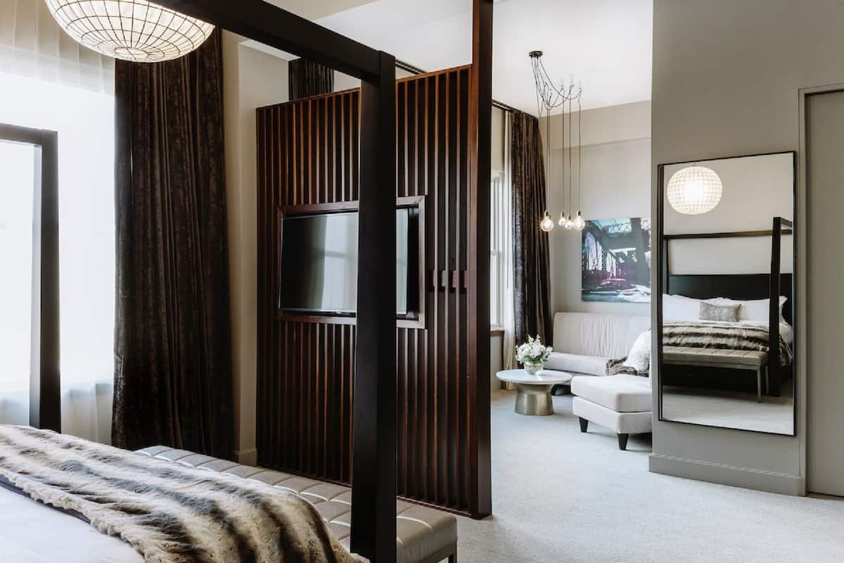 Roebling Suite | Premium bedding, in-room safe, desk, laptop workspace