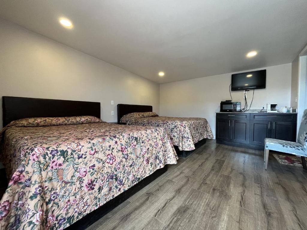 Family Room, Air conditioning | Desk, free WiFi