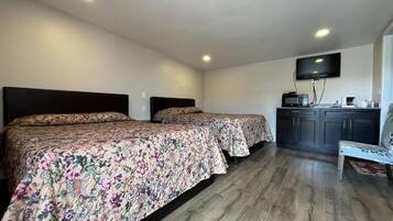 Family Room, Air conditioning | Desk, free WiFi, bed sheets