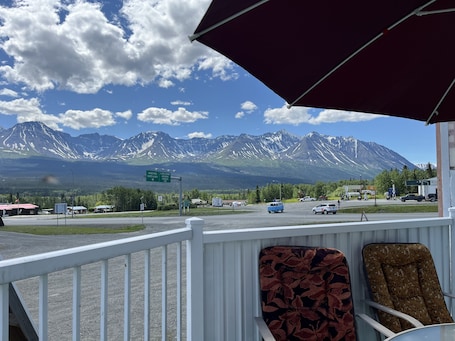 Terraza o patio. Kluane Park Inn