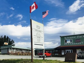 Exterior - Kluane Park Inn (Haines Junction)