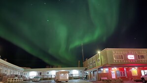 A building with a sign reading "Kluane Park Inn Restaurant Lounge". - Kluane Park Inn (Haines Junction)