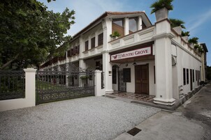 Fachada de la propiedad