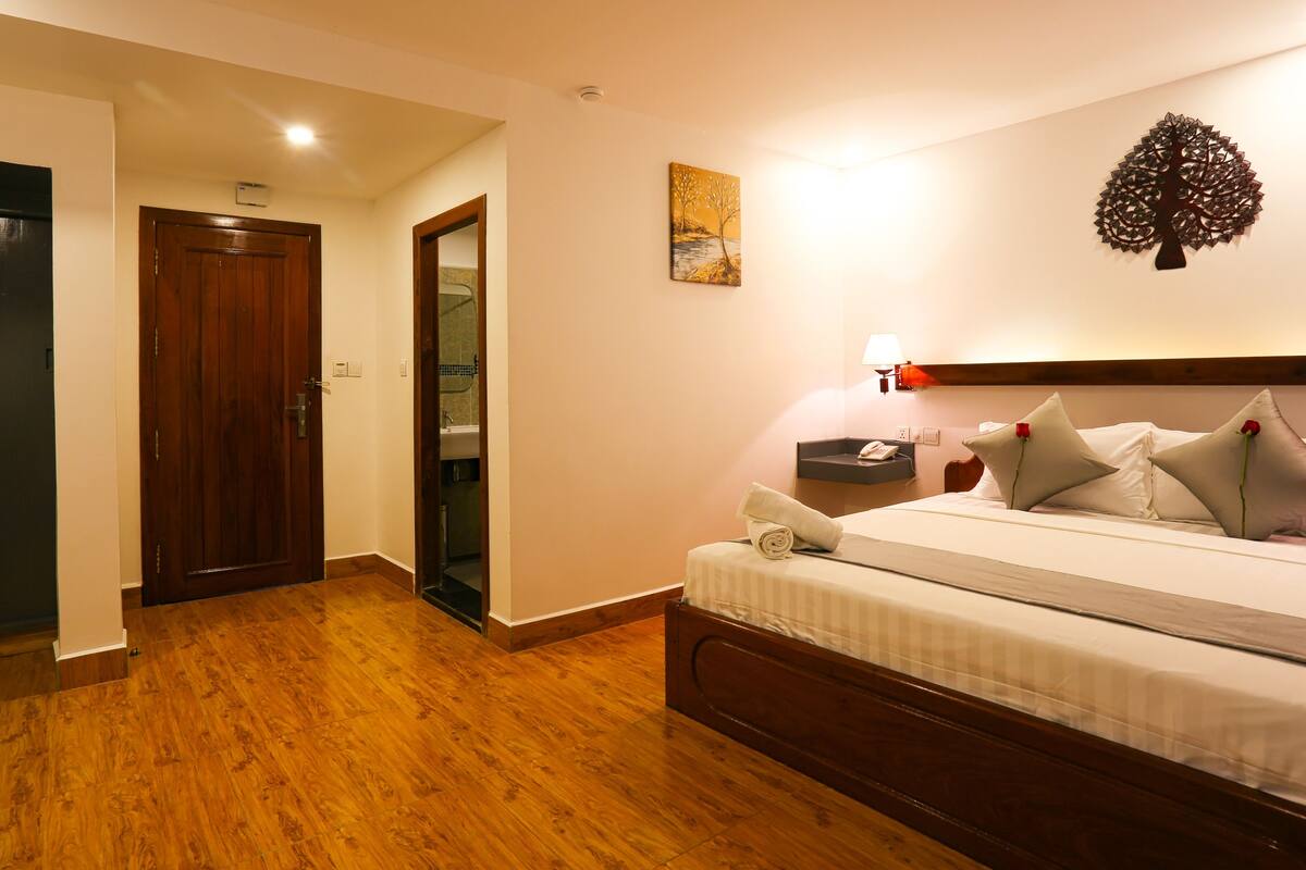 Minibar, in-room safe, desk, blackout curtains