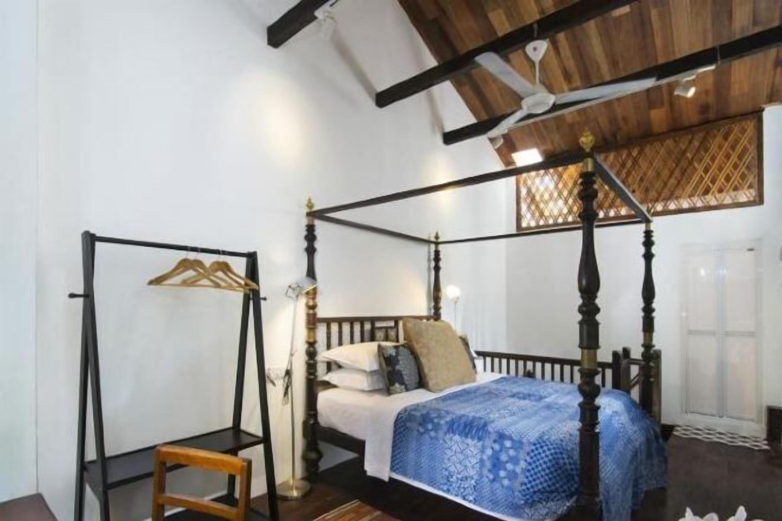 Caja de seguridad en la habitación y decoración personalizada 