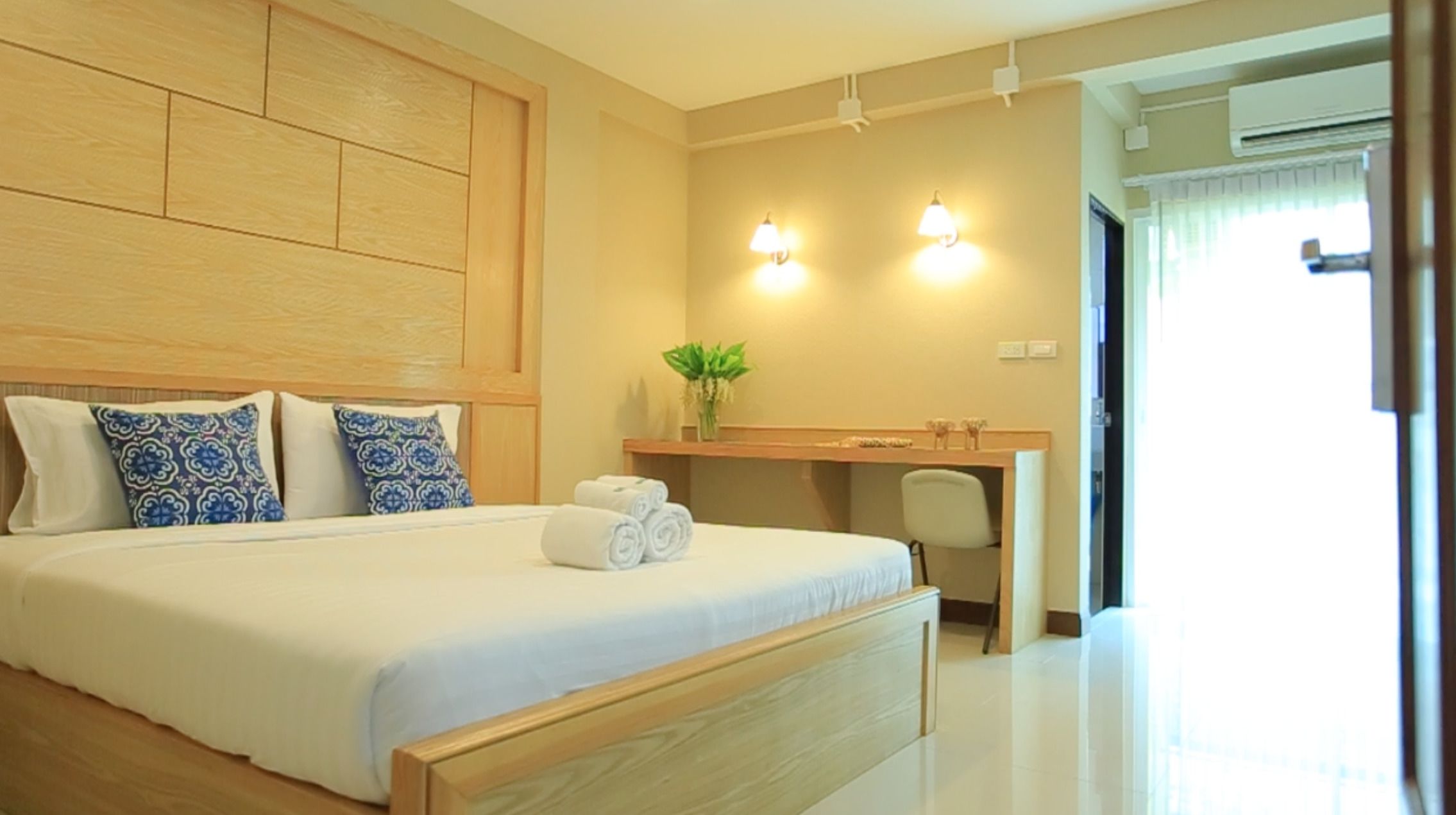 高级房 | 办公桌、遮光窗帘、免费 WiFi