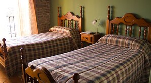 Twin Room, 2 Twin Beds | Premium bedding, desk, blackout drapes, free cribs/infant beds - Hotel Rural Casa la Juana (Almarza)