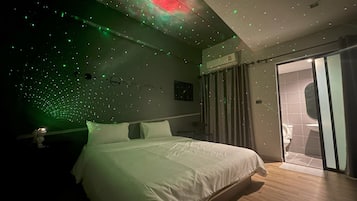 Design Room, 1 King Bed | Premium bedding, individually decorated, individually furnished