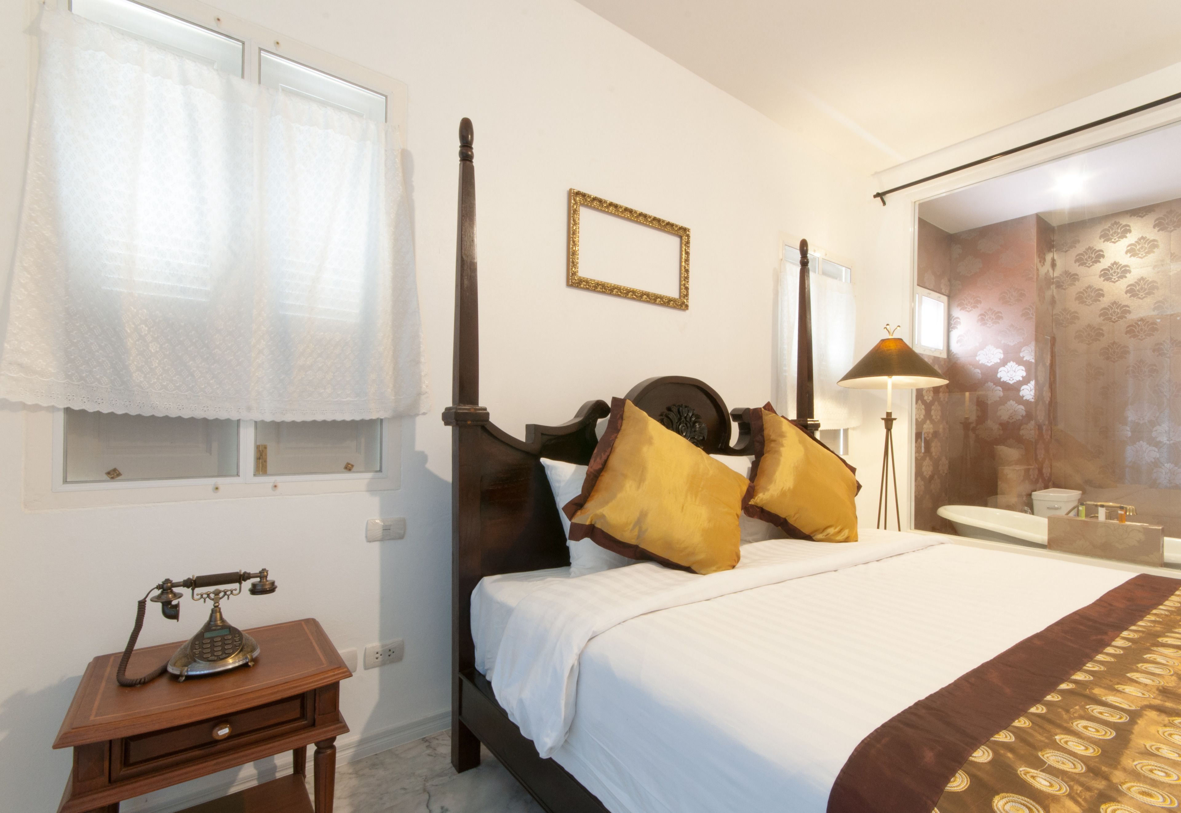 deluxe double room , free bkk airport transfers, flight detail required | minibar, in-room safe, desk, blackout curtains