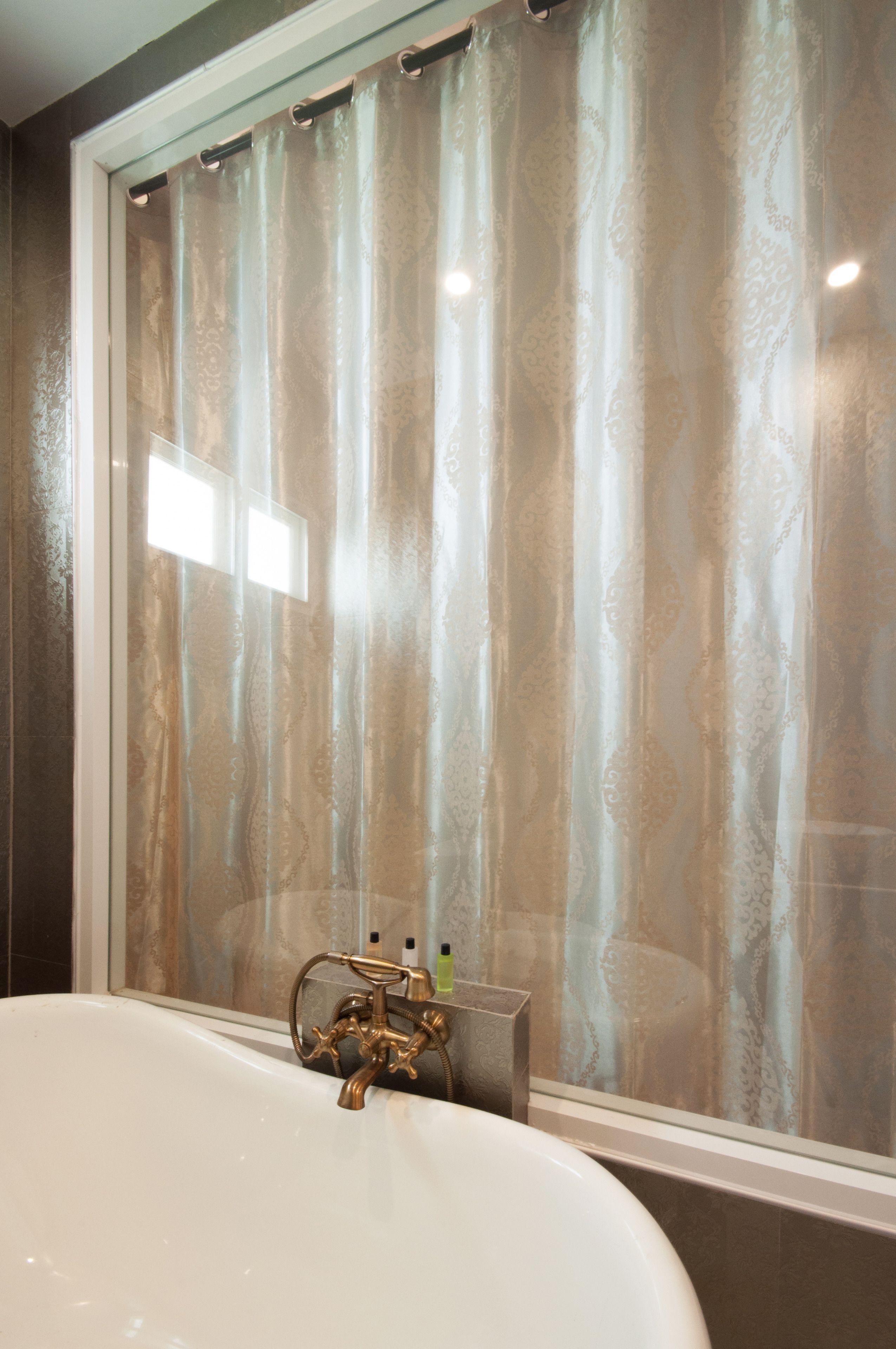 deluxe twin room , free bkk airport transfers, flight detail required  | bathroom | combined shower/bathtub, deep-soaking bathtub, free toiletries