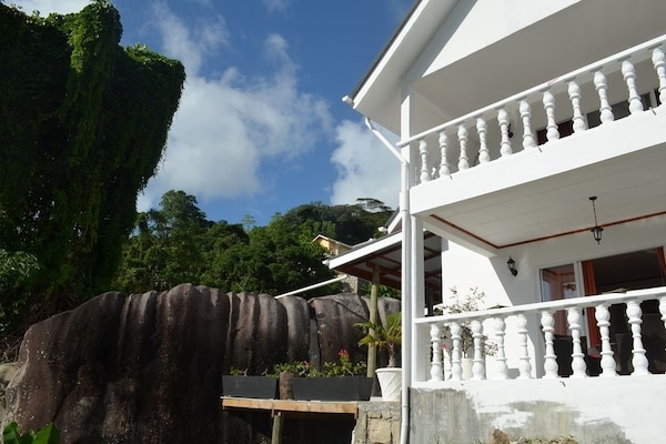 Façana frontal de l'allotjament