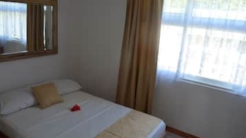 Panoramic-Haus, 2 Schlafzimmer, Kochnische, Meerblick | 2 Schlafzimmer, hochwertige Bettwaren, Zimmersafe, Bügeleisen/Bügelbrett