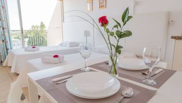 Studio, balkon, pemandangan kota | Kedap suara dan setrika/meja setrika