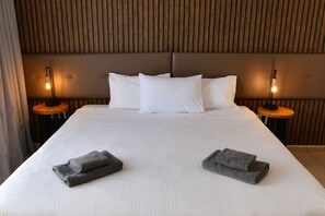Studio, Balcony, City View | Soundproofing, iron/ironing board, cribs/infant beds, rollaway beds