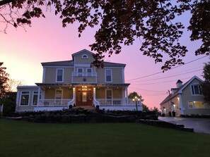 Façade de l’hébergement - soirée/nuit