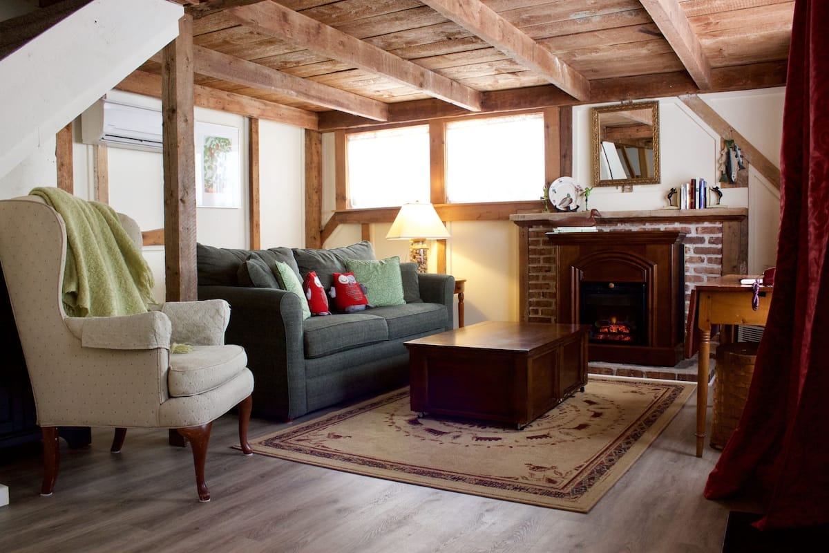 Deluxe Small Cottage | Living area