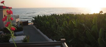 Five Waves Holiday Villas