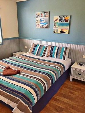 Soundproofing, iron/ironing board, free WiFi - Beachcomber Holiday Park (Potato Point)
