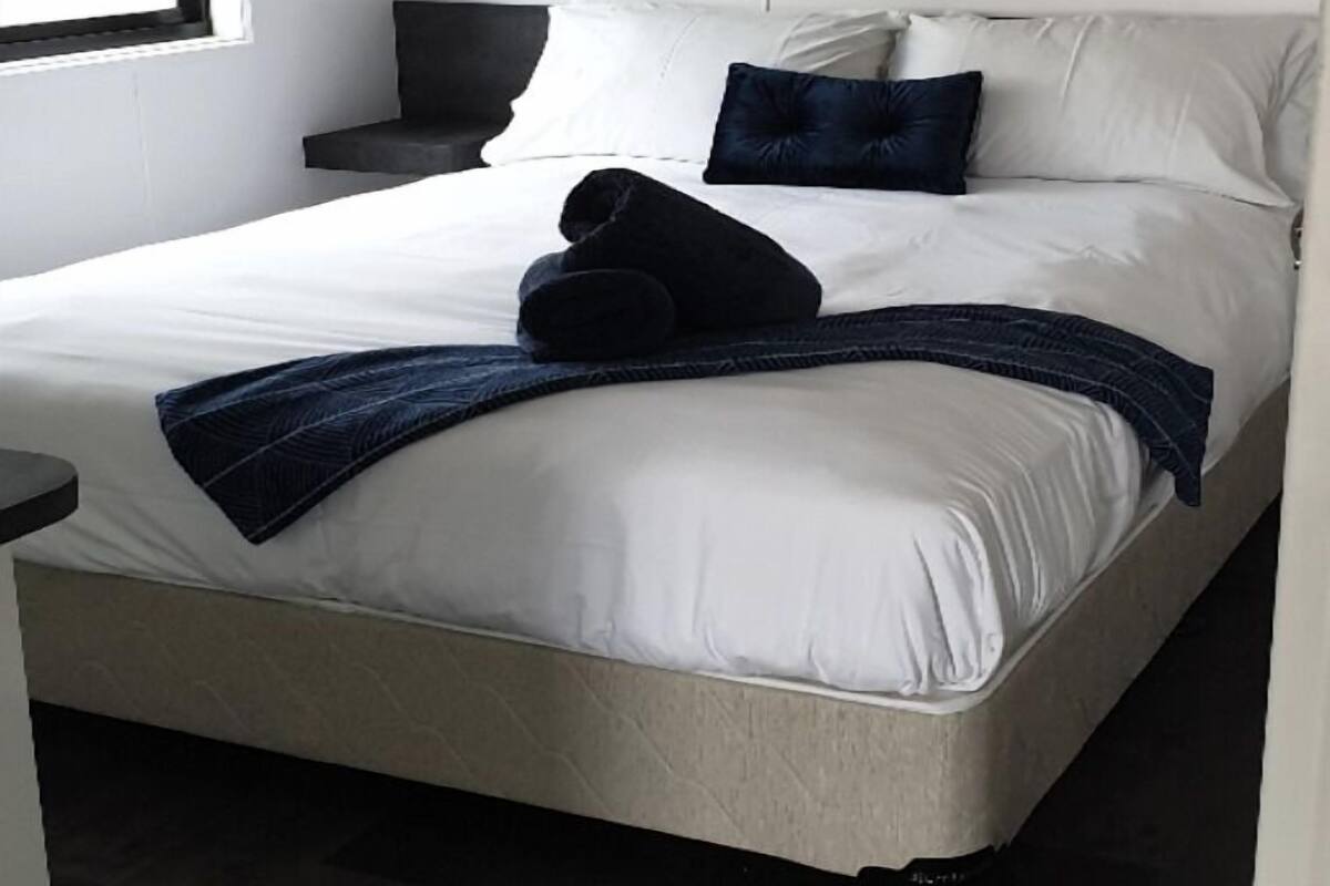 Deluxe Parkview (6 Berth) | Soundproofing, iron/ironing board (on request), WiFi (free)