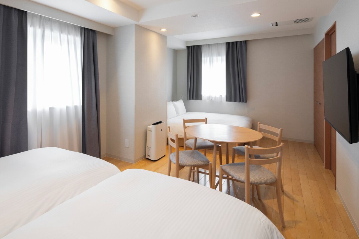 In-room safe, desk, soundproofing, WiFi (free)