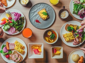 Daily buffet breakfast (JPY 2420 per person)