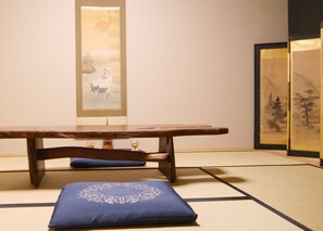 京町家 | リビングルーム | 薄型テレビ、おもちゃ