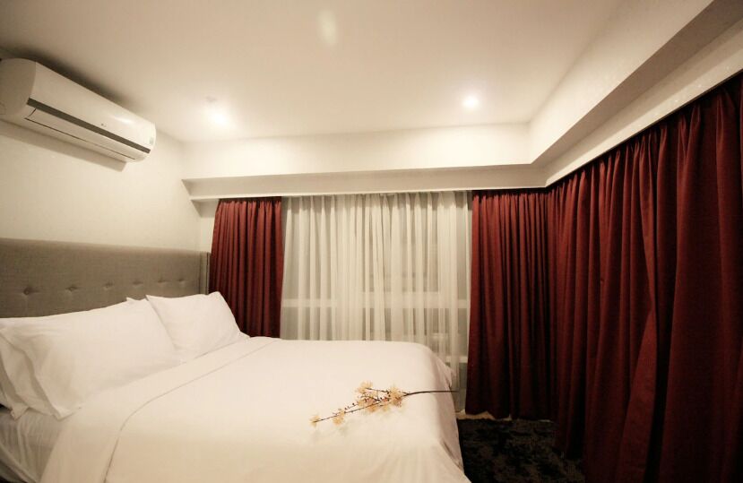 1 chambre, décoration personnalisée, bureau